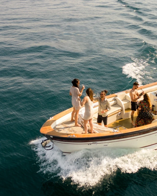 Evento esclusivo in barca: Punta San Vigilio e Garda da Gardone